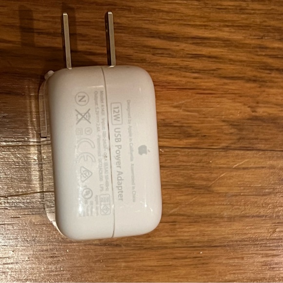 Apple 12W USB Power Adapter - Picture 3 of 3